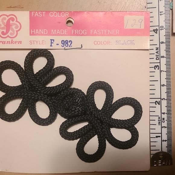 Black Frog Fastener Set - Picture 3 of 4